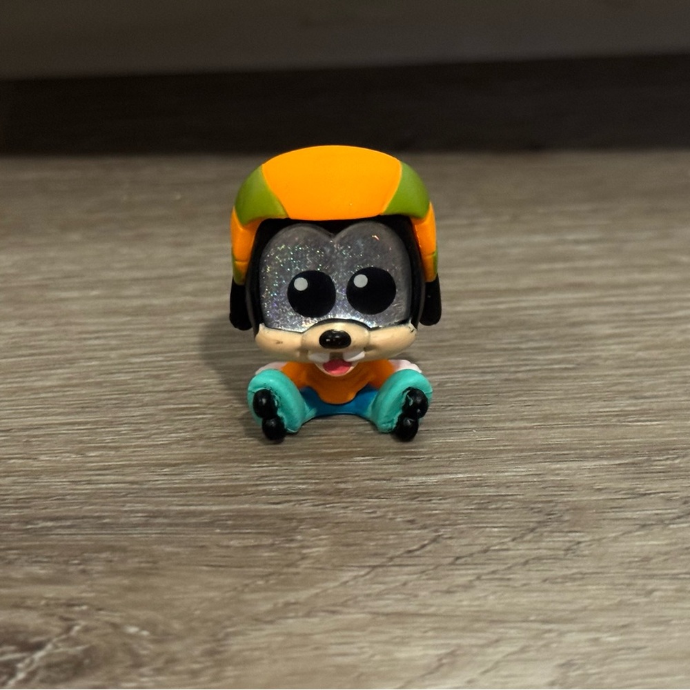 Disney Doorables Goofy Let’s Party Series Figure